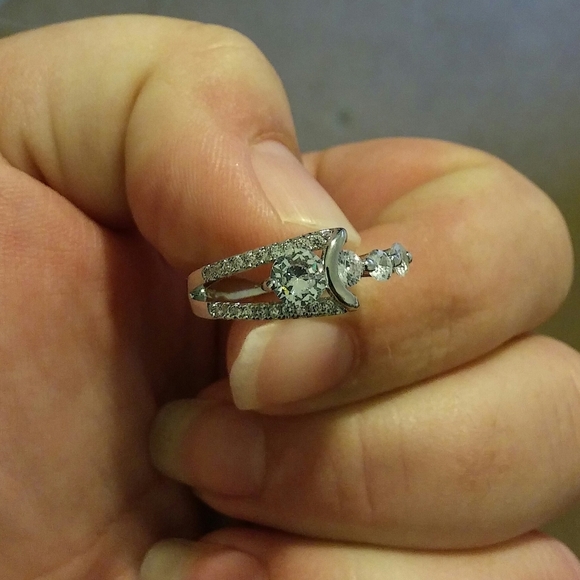 14k WG/Silver Cross Over Journey Diamond Ring sz 7